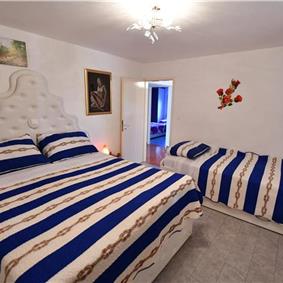 3 Bedroom Villa with Pool & Tennis Court near Sinj, sleeps 8